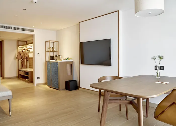 Hotel Montien Surawong 5*