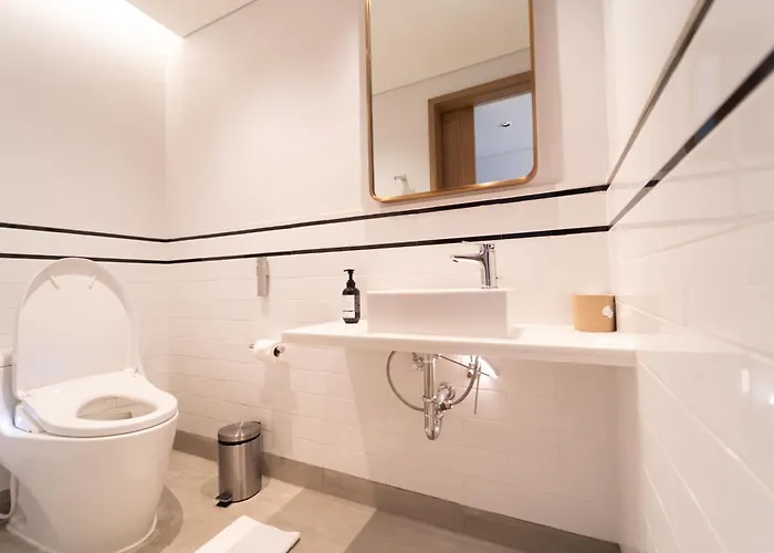 Montien Surawong Hotel